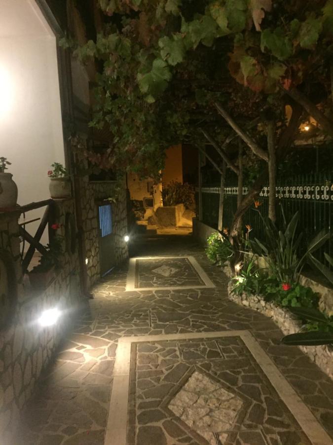 Residenza Antico Borgo Del Pozzo Aparthotel Tramonti Eksteriør bilde
